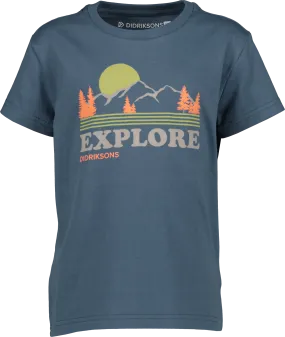 Didriksons Kids&#x27; Mynta Logo T-shirt Explore Bigger True Blue | Buy Didriksons Kids&#x27; Mynta Logo T-shirt Explore Bigger True Blue here | Outnorth